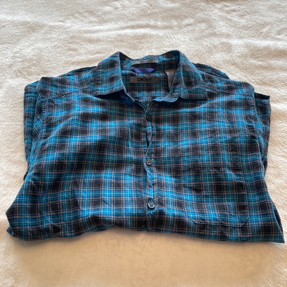 Mens Short Sleeve DKNY Shirt. Size Small. - Picture 2 of 3